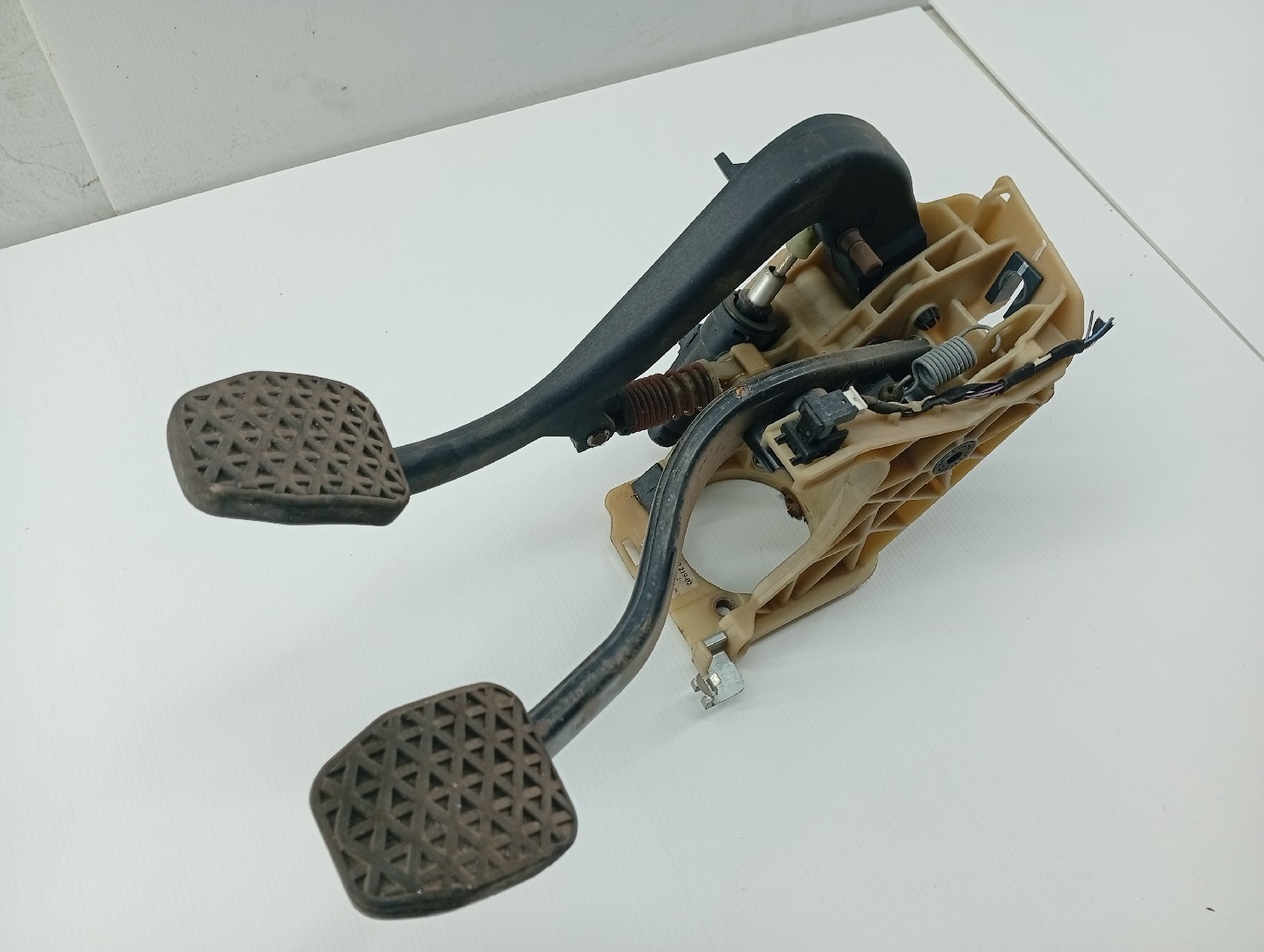 Pedal de embraiagem e travão BMW 5 Touring (E61) | 04 - 10 Imagem-1