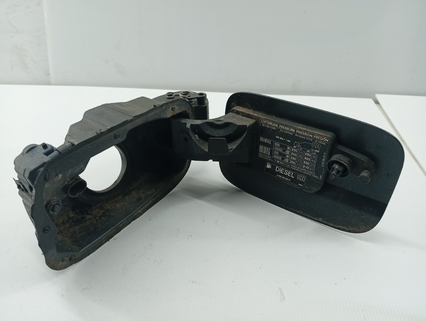 Tampa/Porta Combustivel MERCEDES-BENZ C-CLASS (W204) | 07 - 15