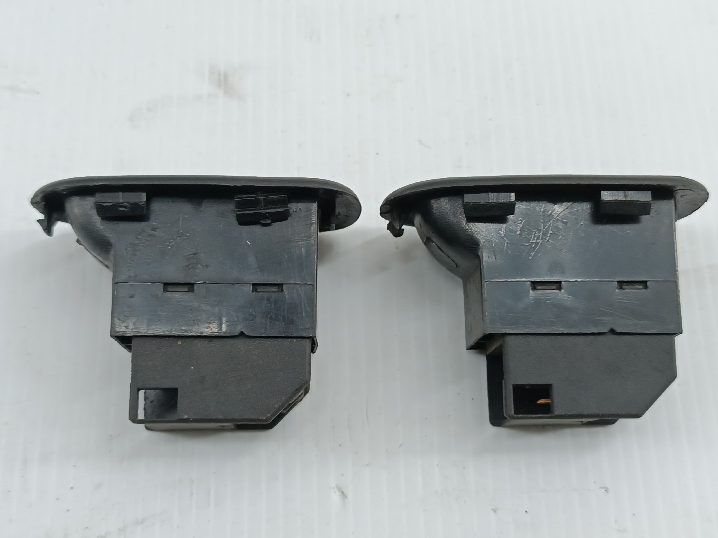 Comutador de vidro frente direito SEAT LEON (1M1) | 99 - 06 Imagem-2