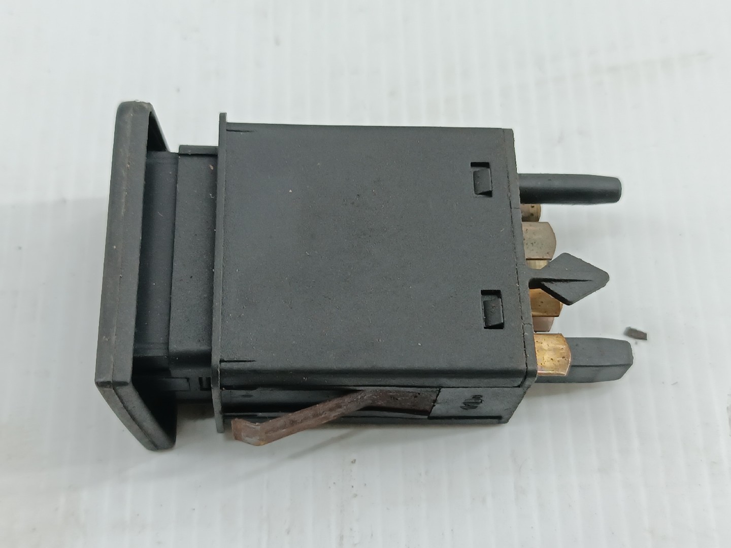 Botão desembaciador de vidro traseiro VOLKSWAGEN GOLF IV (1J1) | 97 - 07