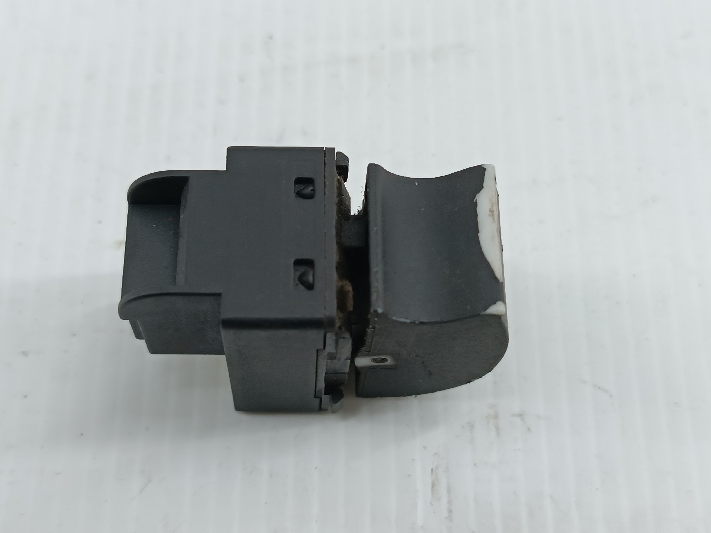 Comutador de vidro traseiro esquerdo AUDI A4 Avant (8E5, B6) | 00 - 05 Imagem-1