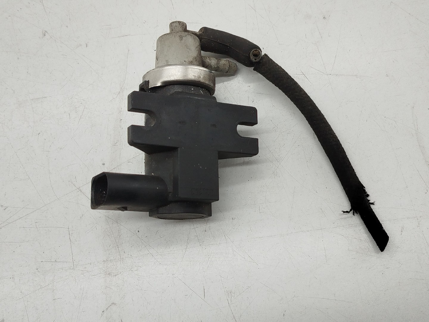 Válvula de vácuo AUDI A4 (8E2, B6) | 00 - 05 Imagem-2