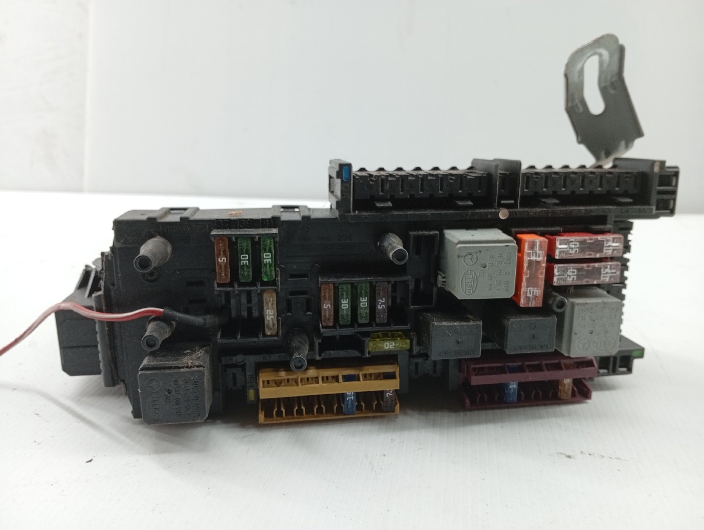 Caixa de fusíveis e relés MERCEDES-BENZ C-CLASS (W204) | 07 - 15 Imagem-2