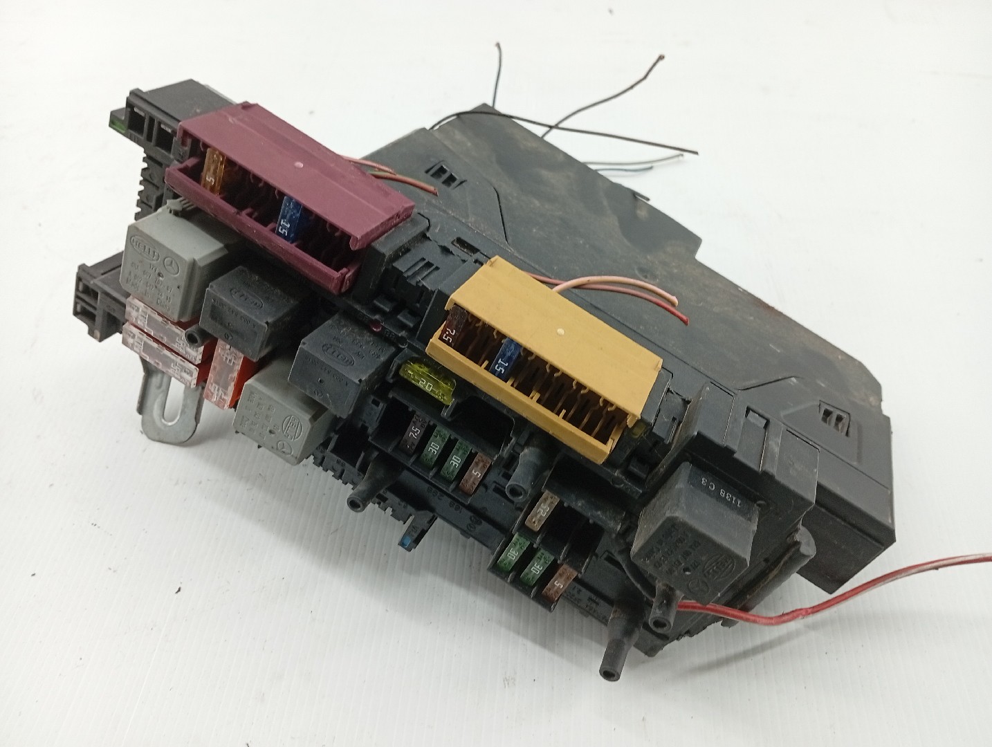 Caixa de fusíveis e relés MERCEDES-BENZ C-CLASS (W204) | 07 - 15 Imagem-3