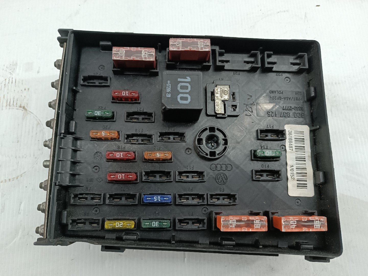 Caixa de fusíveis e relés VOLKSWAGEN PASSAT Variant (3B6) | 00 - 05 Imagem-3