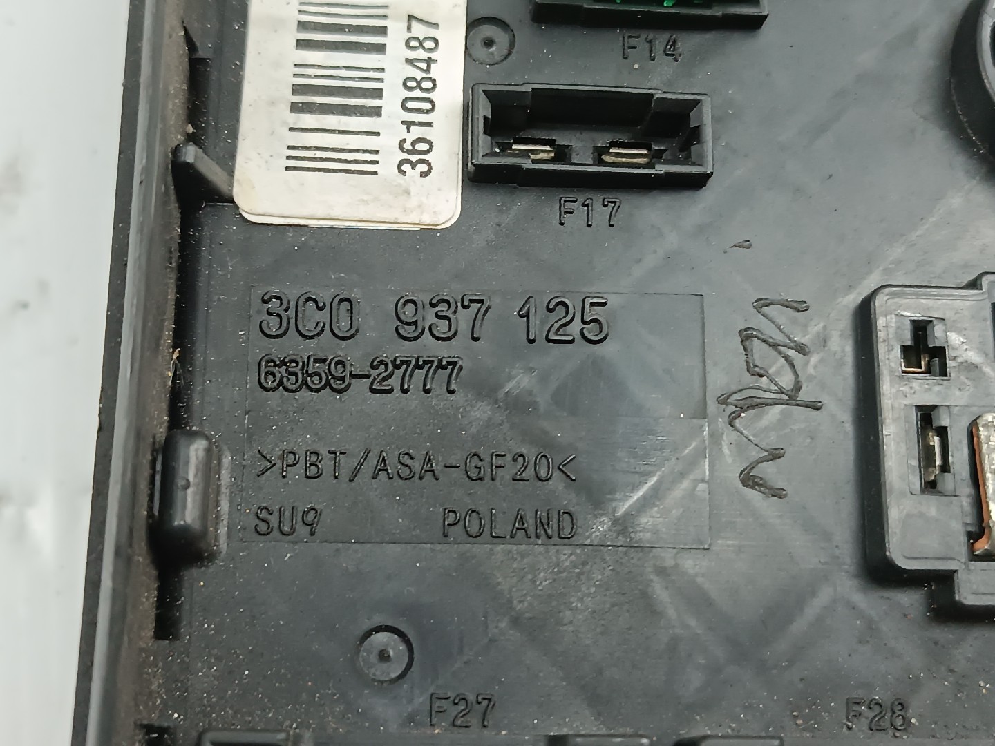 Caixa de fusíveis e relés VOLKSWAGEN PASSAT Variant (3B6) | 00 - 05 Imagem-4