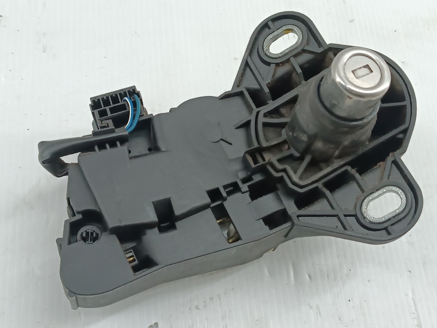 Fecho da Mala MITSUBISHI CARISMA três volumes (DA_) | 96 - 06 Imagem-3