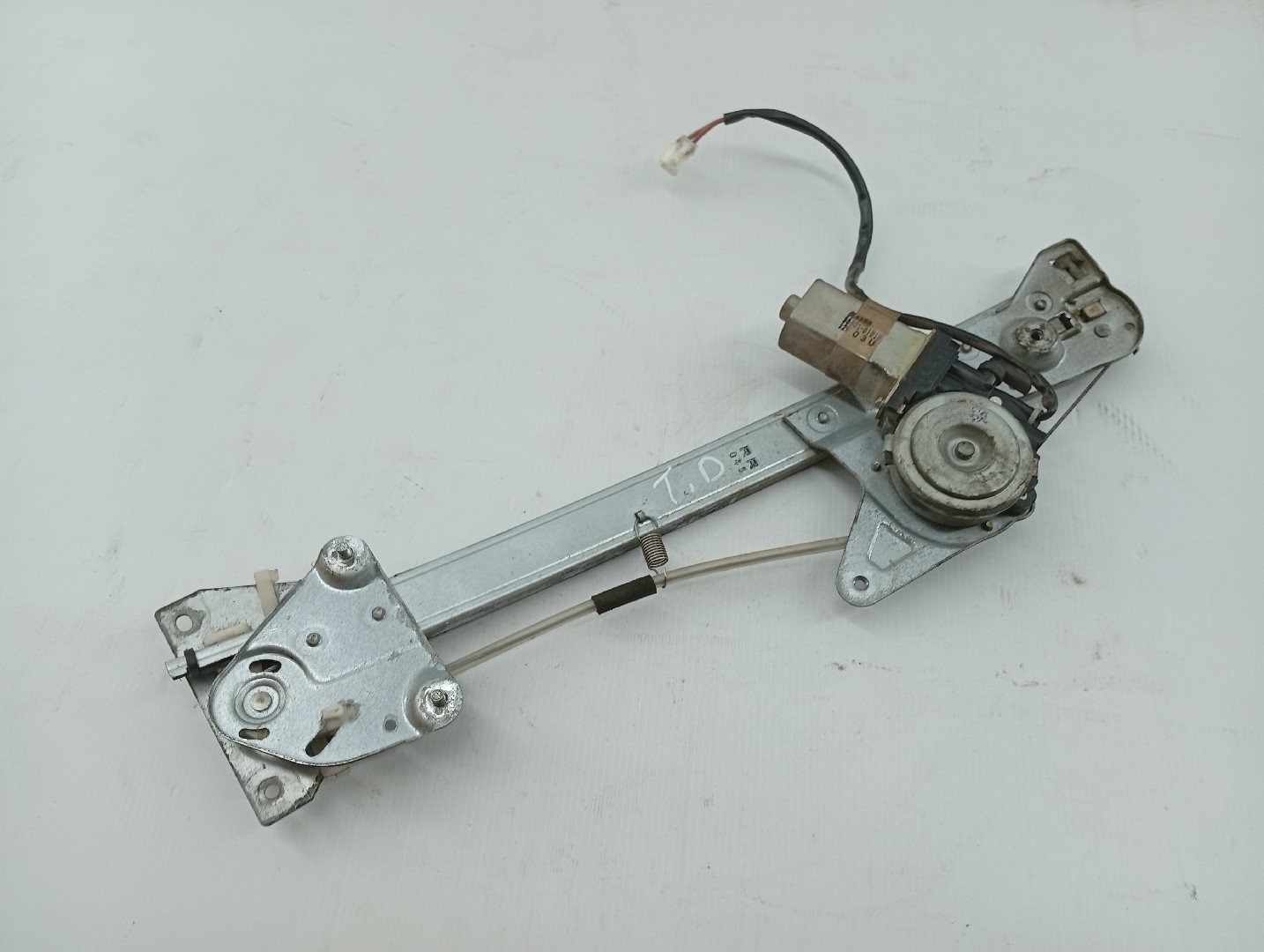 Motor e elevador de vidro trás direito MAZDA 626 V (GF) | 97 - 02