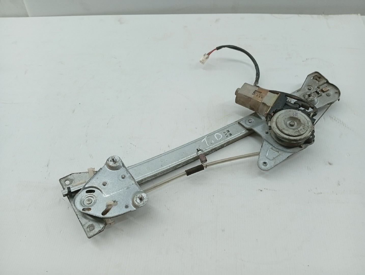 Motor e elevador de vidro trás direito MAZDA 626 V (GF) | 97 - 02 Imagem-2