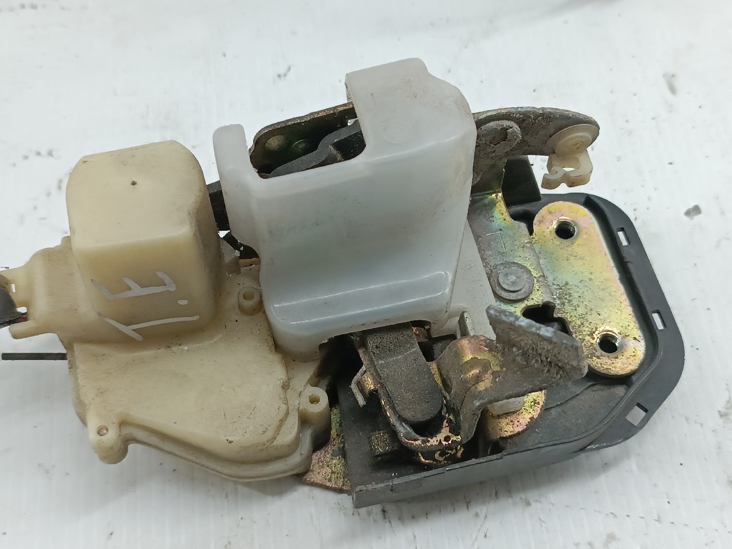 Fecho de porta MAZDA 626 V (GF) | 97 - 02 Imagem-1