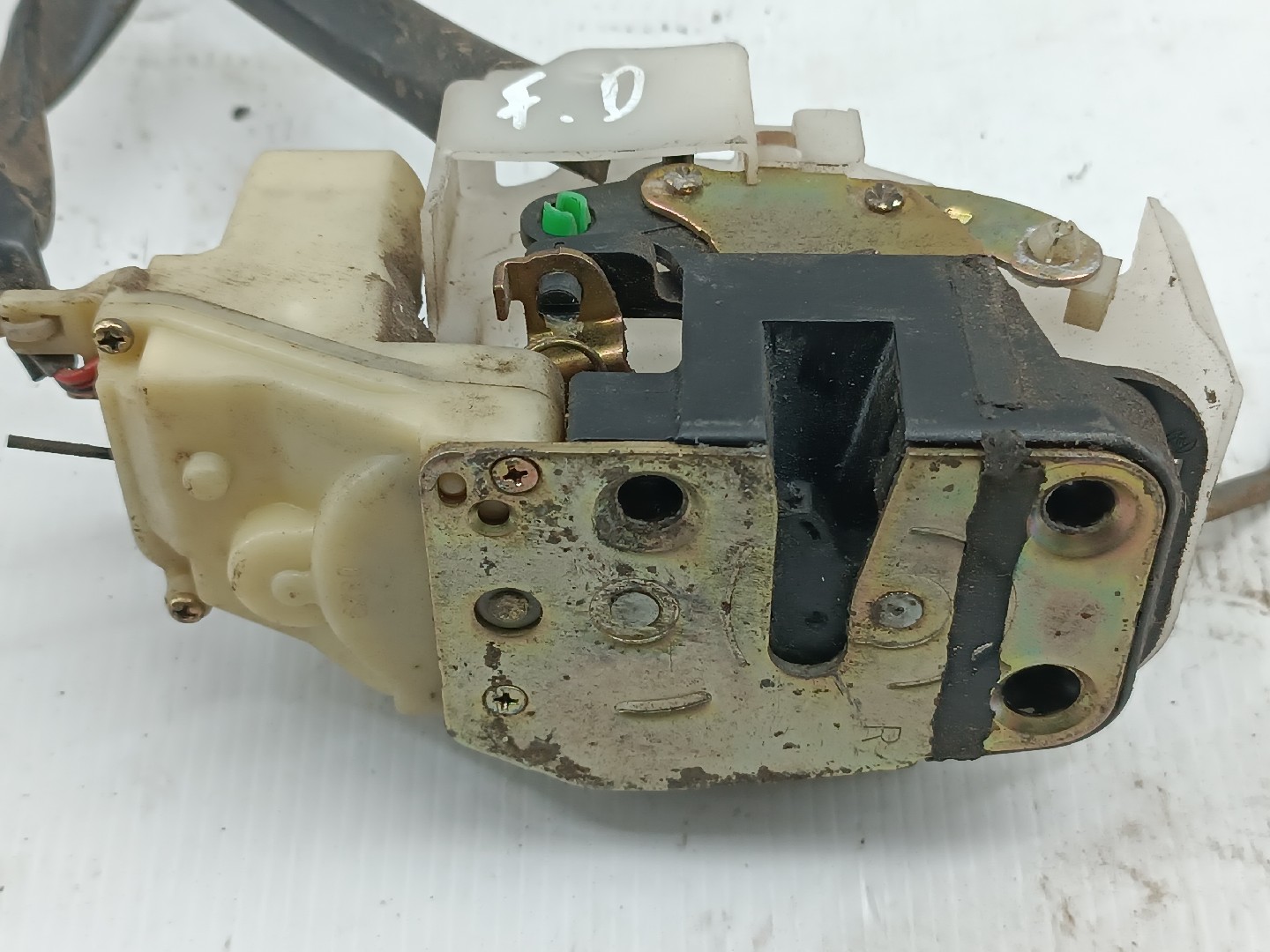 Fecho da Porta Frente Direito MAZDA 626 V (GF) | 97 - 02 Imagem-3