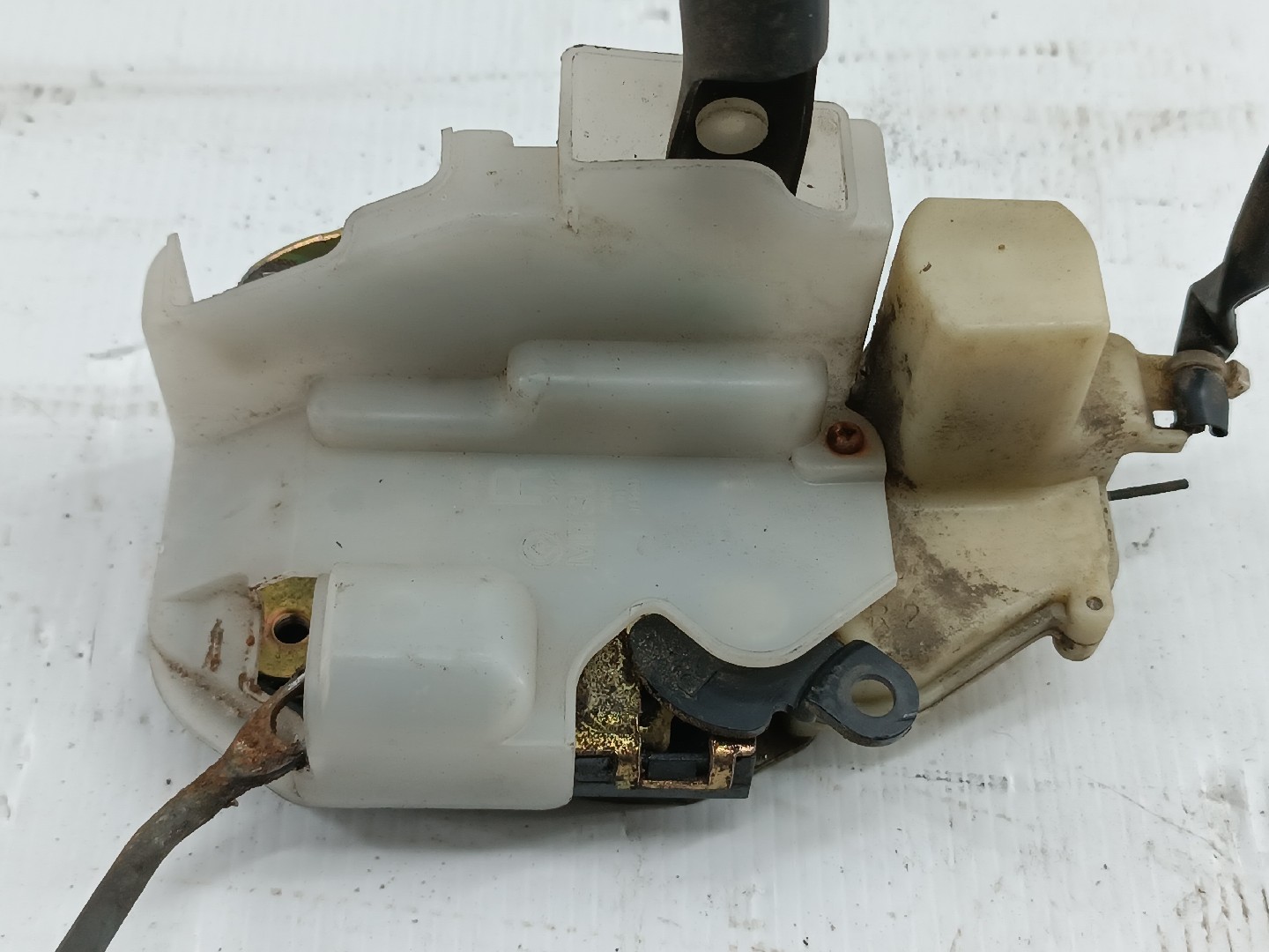 Fecho da Porta Frente Direito MAZDA 626 V (GF) | 97 - 02 Imagem-1