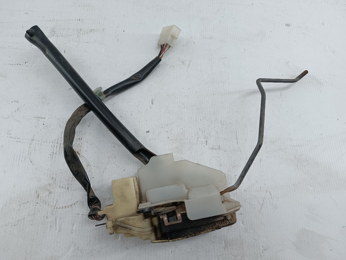 Fecho da Porta Frente Esquerdo MAZDA 626 V (GF) | 97 - 02