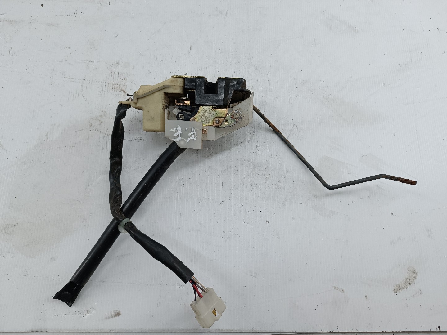 Fecho da Porta Frente Esquerdo MAZDA 626 V (GF) | 97 - 02 Imagem-1