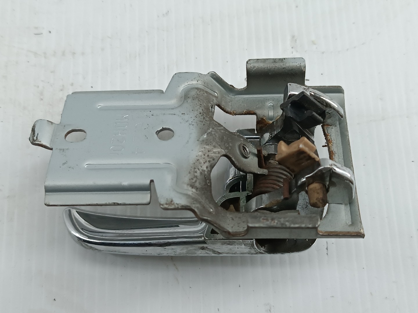 Puxador interior de porta frente esquerda MAZDA 626 V (GF) | 97 - 02 Imagem-1