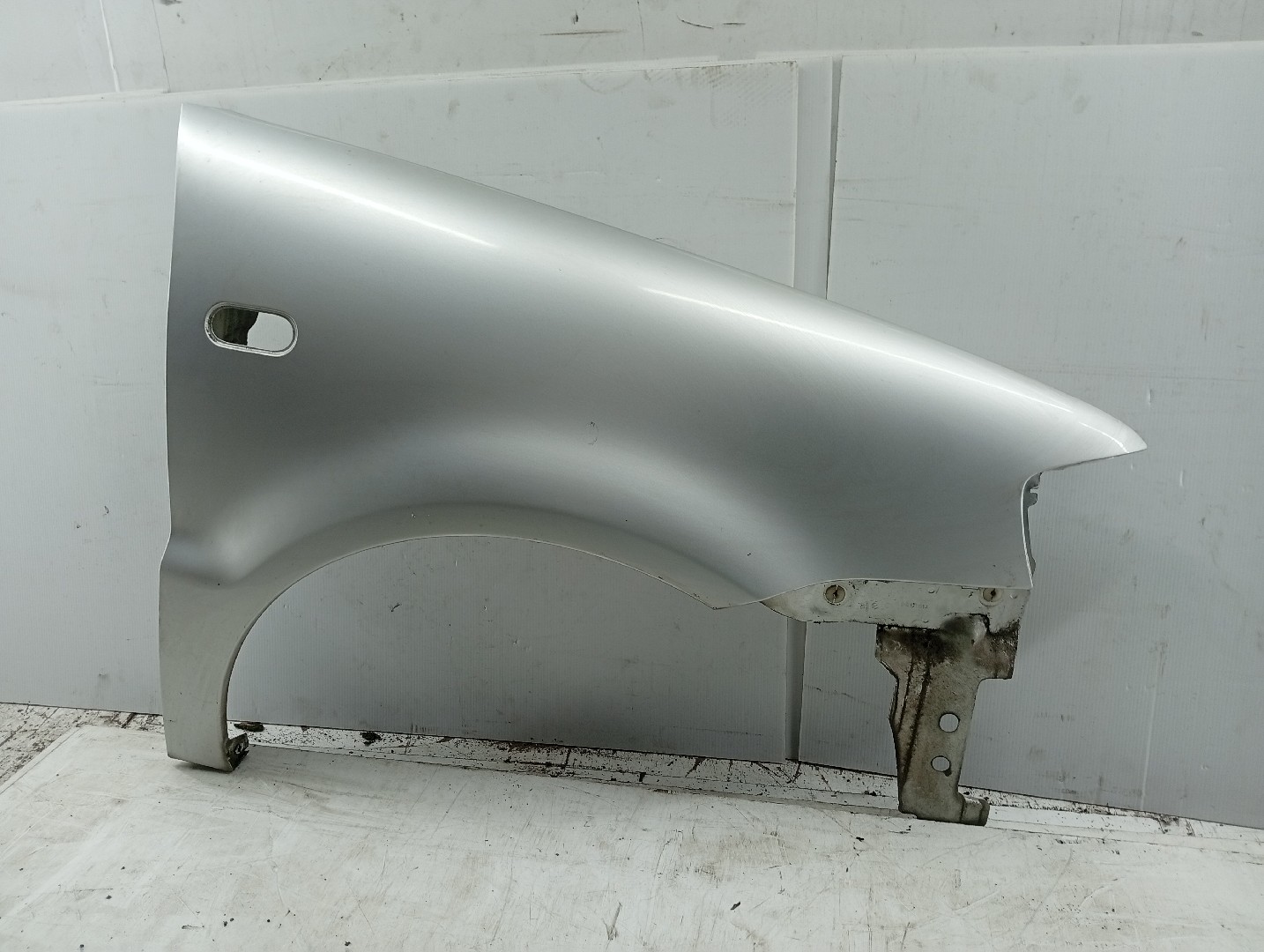 Guarda Lamas Direito VOLKSWAGEN POLO (6N1) | 94 - 99 Imagem-4