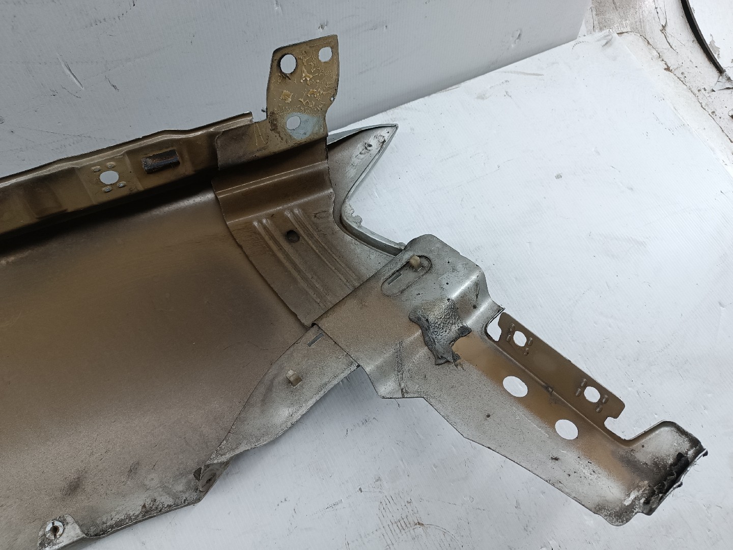 Guarda Lamas Esquerdo VOLKSWAGEN POLO (6N1) | 94 - 99 Imagem-1