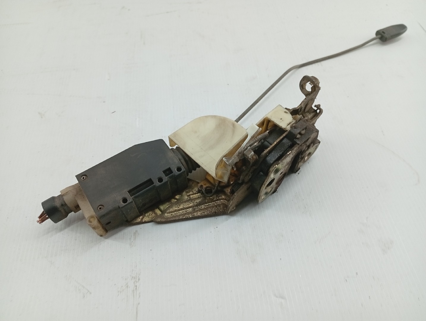 Fecho da Porta Frente Esquerdo OPEL CORSA B (S93) | 93 - 02 Imagem-1