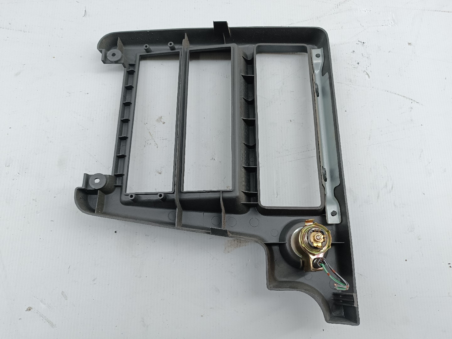 Moldura de consola central MITSUBISHI LANCER IV Hatchback (C6_A, C7_A) | 88 - 94