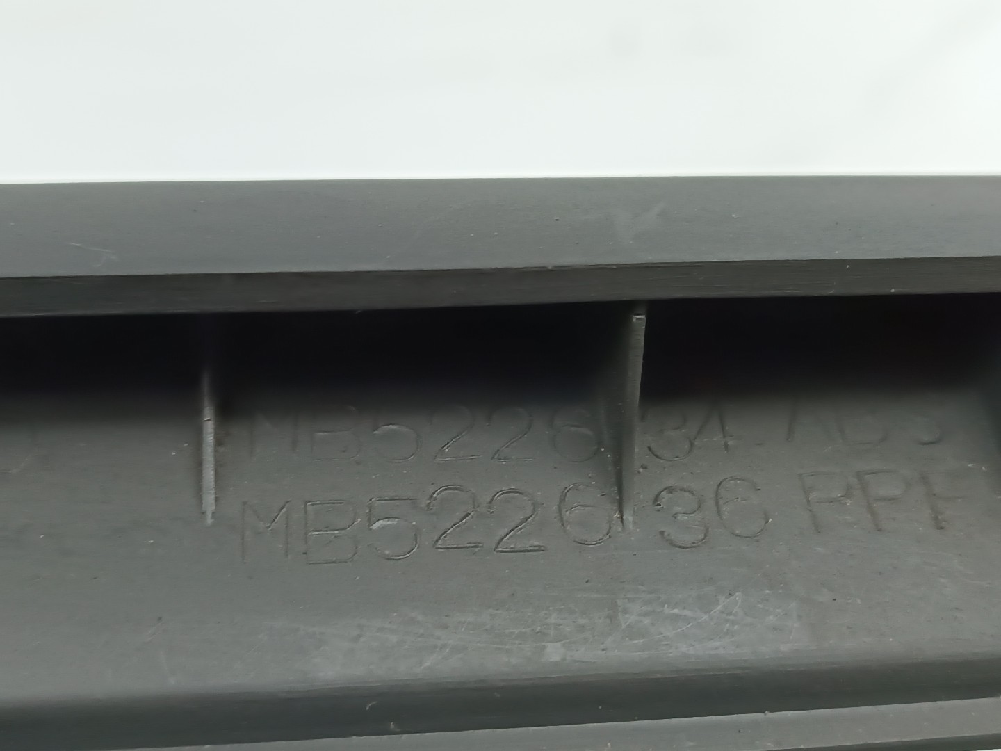 Moldura de consola central MITSUBISHI LANCER IV Hatchback (C6_A, C7_A) | 88 - 94 Imagem-3