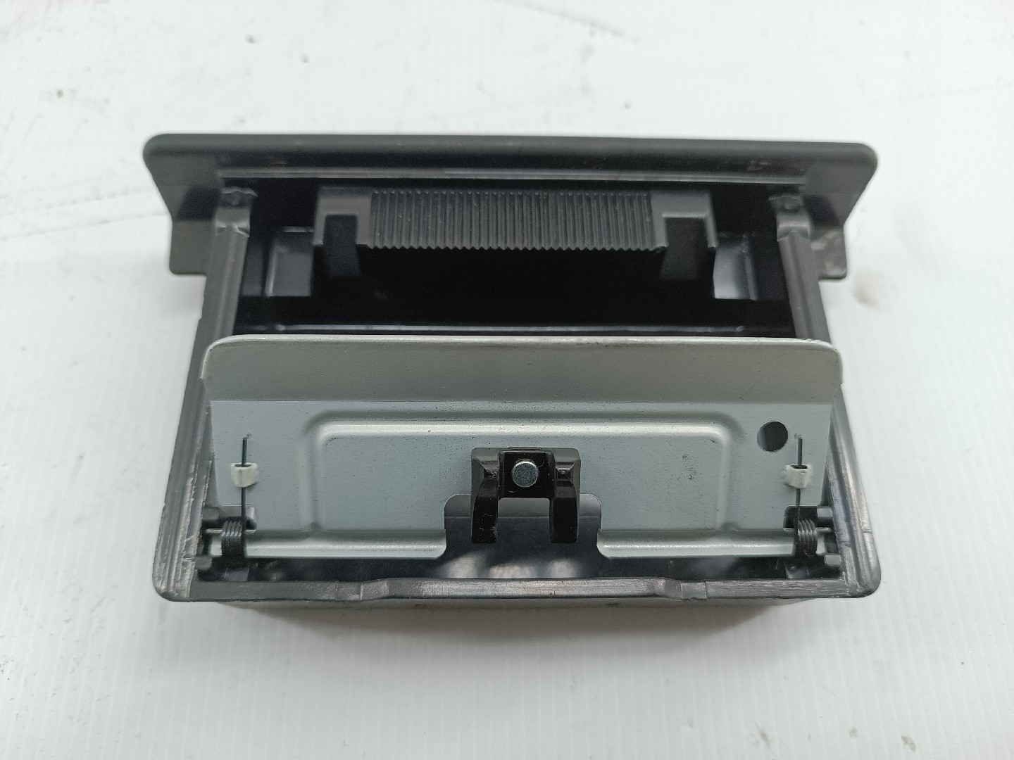 Cinzeiro MITSUBISHI LANCER IV Hatchback (C6_A, C7_A) | 88 - 94 Imagem-1