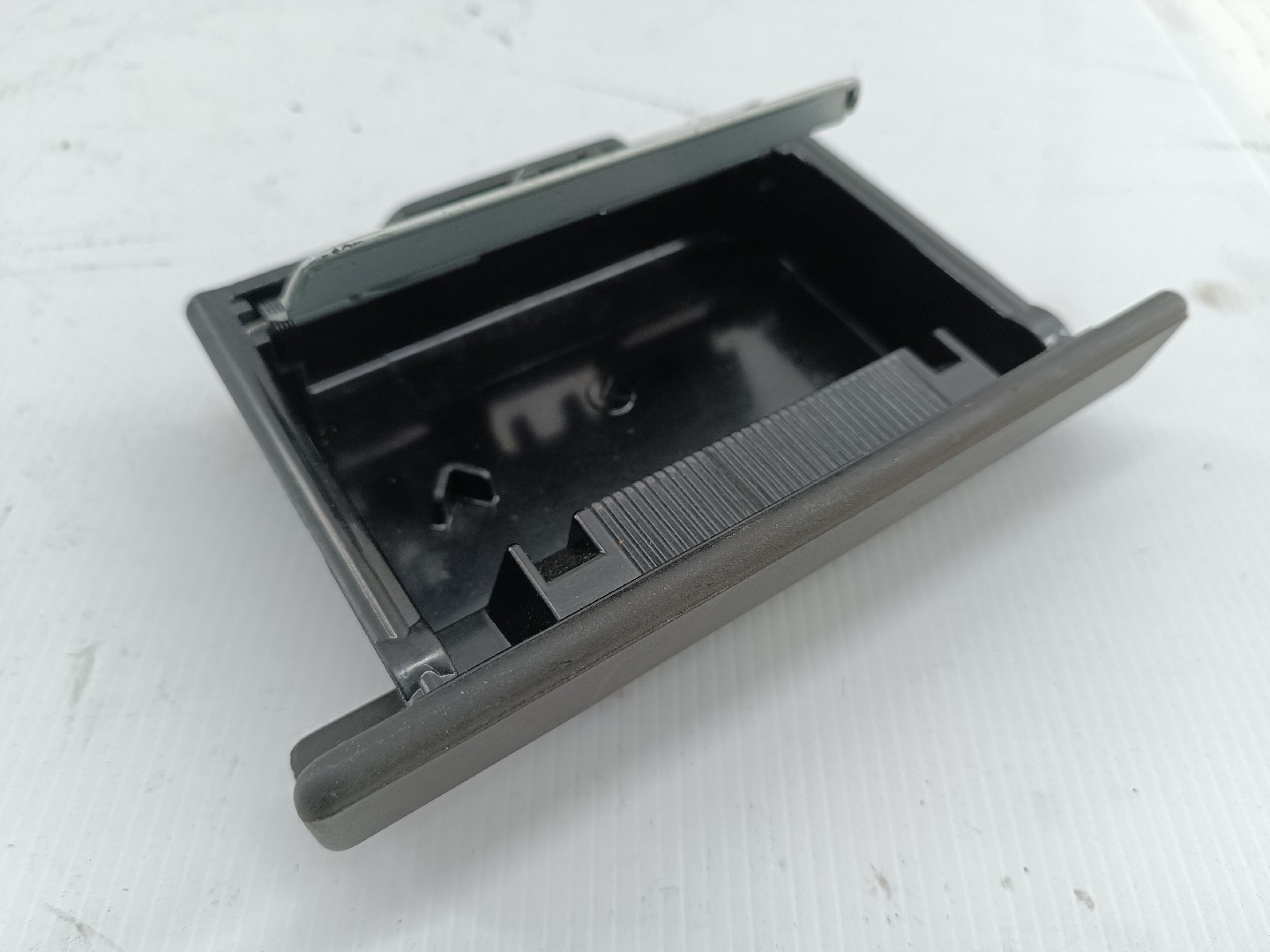 Cinzeiro MITSUBISHI LANCER IV Hatchback (C6_A, C7_A) | 88 - 94 Imagem-4