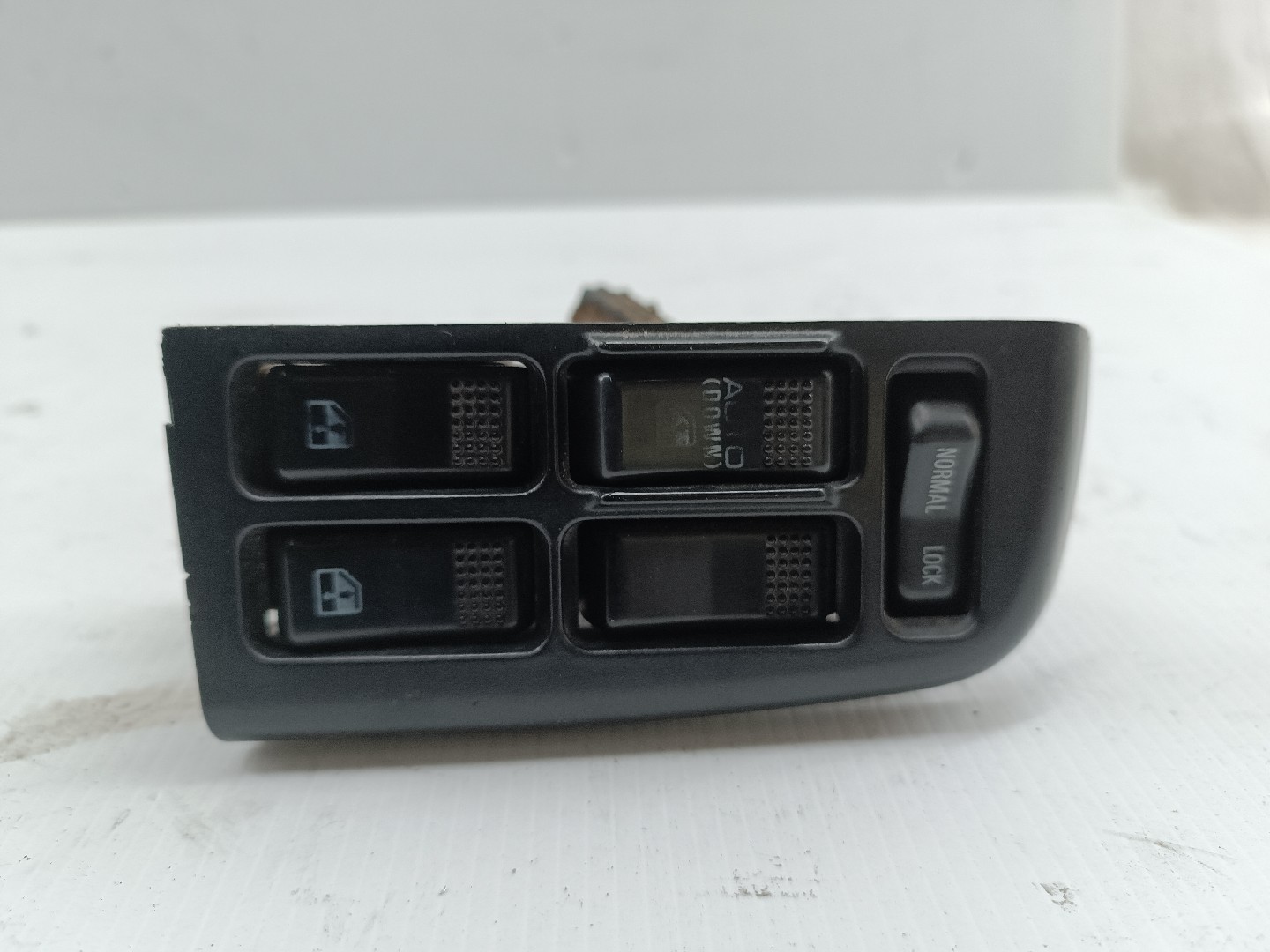 Comutador de vidro frente esquerdo MITSUBISHI LANCER IV Hatchback (C6_A, C7_A) | 88 - 94 Imagem-4