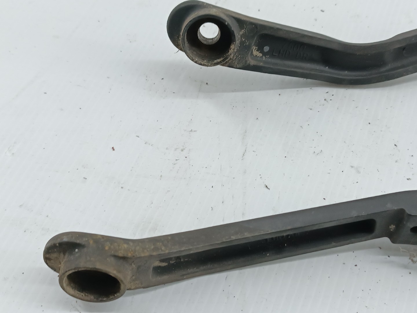 Braços das escovas frente MITSUBISHI LANCER IV Hatchback (C6_A, C7_A) | 88 - 94 Imagem-3