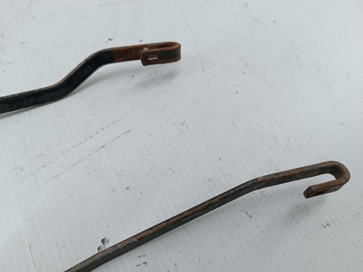 Braços das escovas frente MITSUBISHI LANCER IV Hatchback (C6_A, C7_A) | 88 - 94 Imagem-1