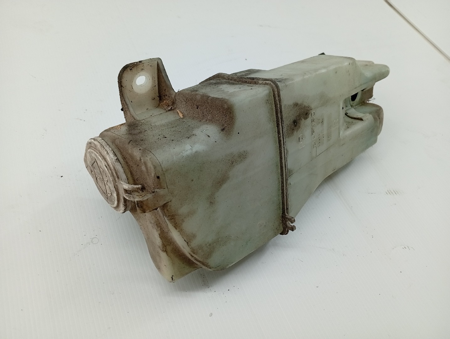 Reservatório de água do limpa para-brisas MITSUBISHI LANCER IV Hatchback (C6_A, C7_A) | 88 - 94 Imagem-3