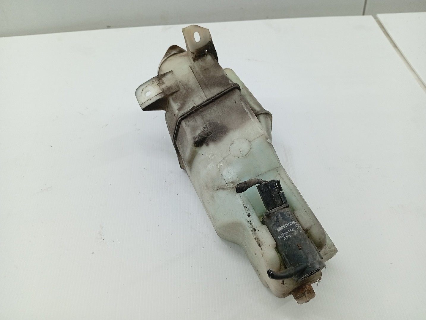 Reservatório de água do limpa para-brisas MITSUBISHI LANCER IV Hatchback (C6_A, C7_A) | 88 - 94 Imagem-1