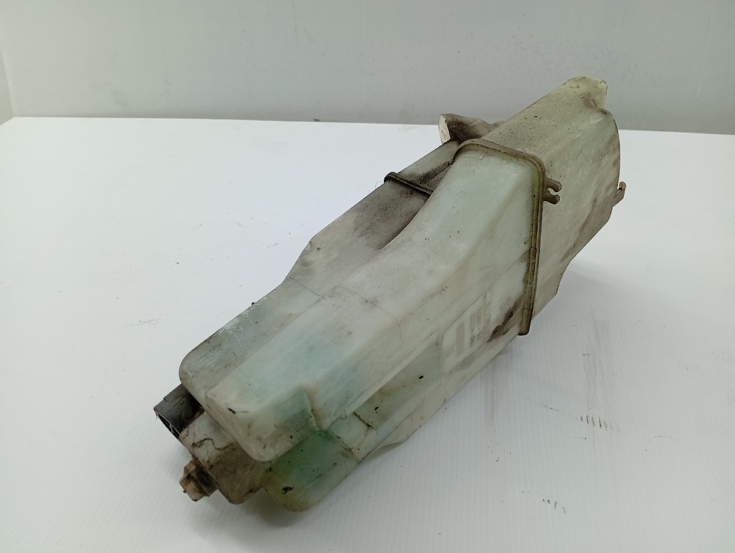 Reservatório de água do limpa para-brisas MITSUBISHI LANCER IV Hatchback (C6_A, C7_A) | 88 - 94