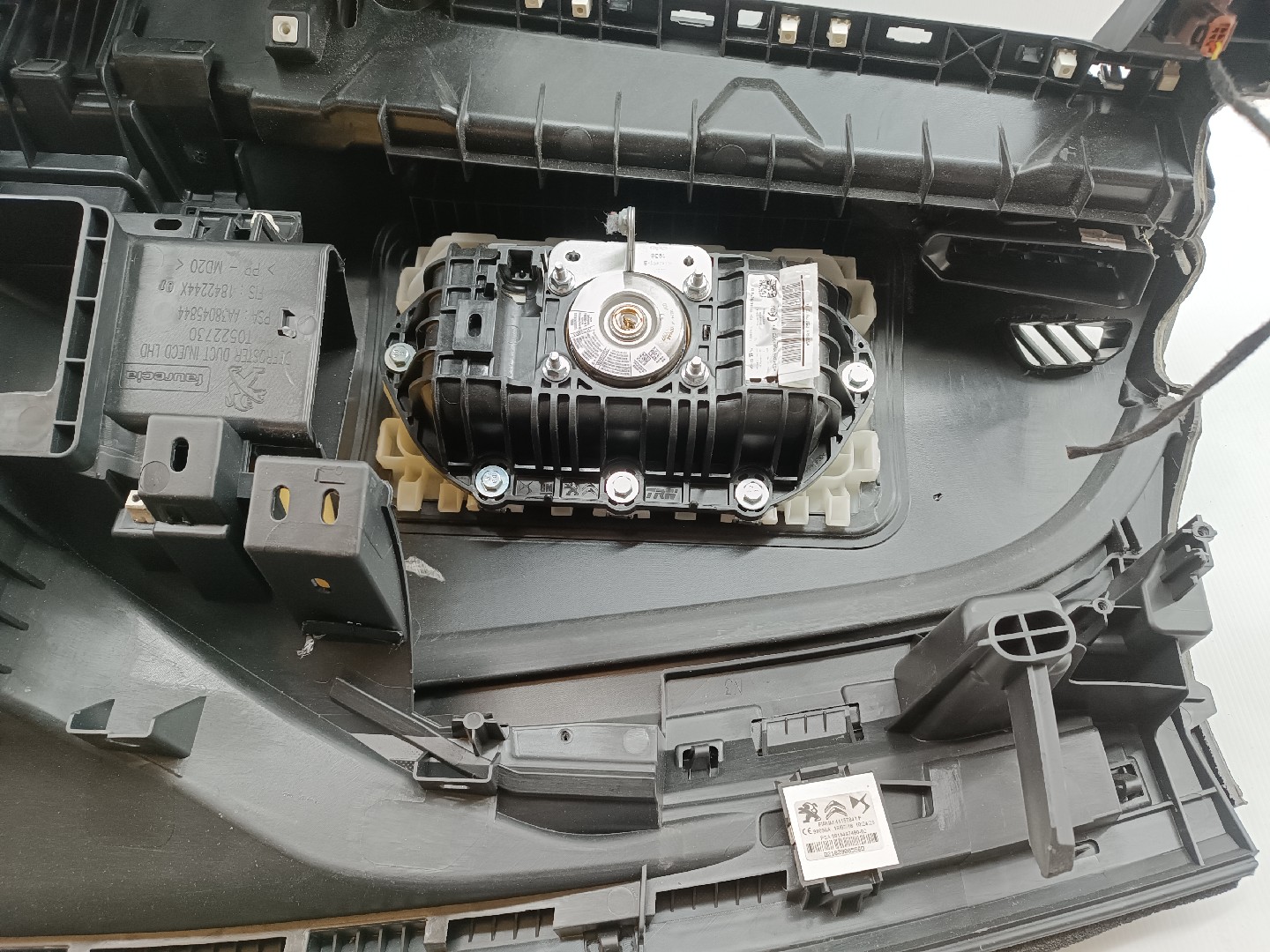 Tablier com airbag de passageiro PEUGEOT 3008 SUV (M_) | 16 -  Imagem-1