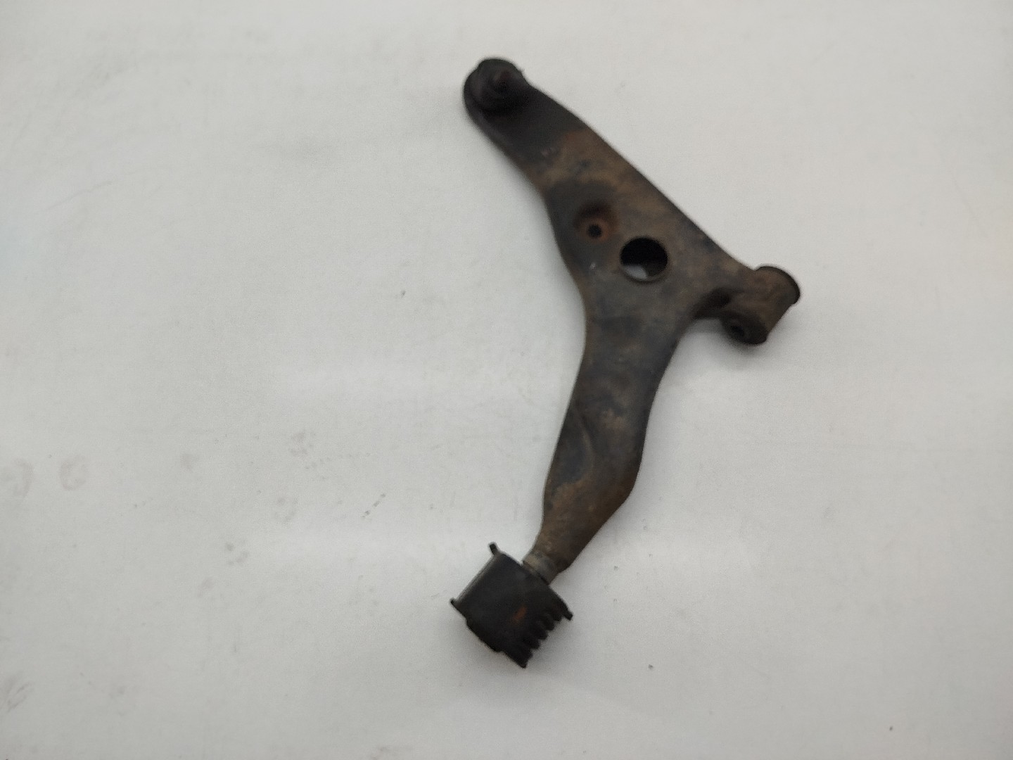 Braço de suspensão frente esquerdo MITSUBISHI COLT V (CJ_, CP_) | 95 - 04 Imagem-1