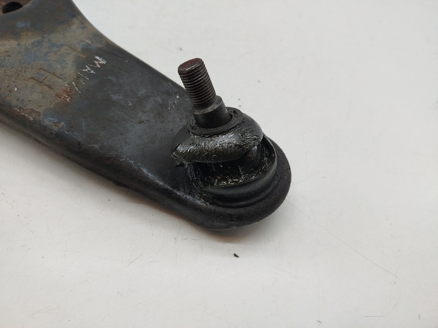 Braço de suspensão frente esquerdo MITSUBISHI COLT V (CJ_, CP_) | 95 - 04 Imagem-2