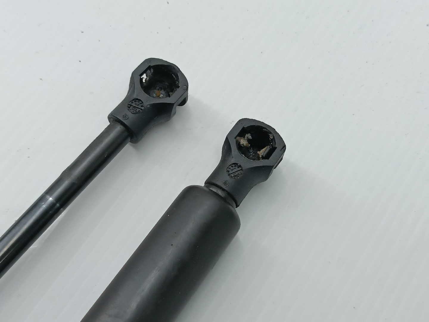 Amortecedores de mala esq. / Dir. PEUGEOT 206 Hatchback (2A/C) | 98 - 12 Imagem-1