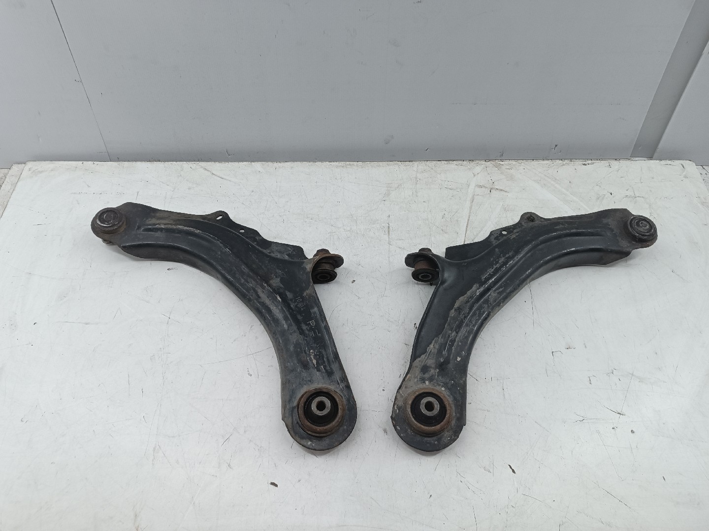 Braços de suspensão esquerdo e direito RENAULT GRAND SCÉNIC II (JM0/1_) | 04 - 09