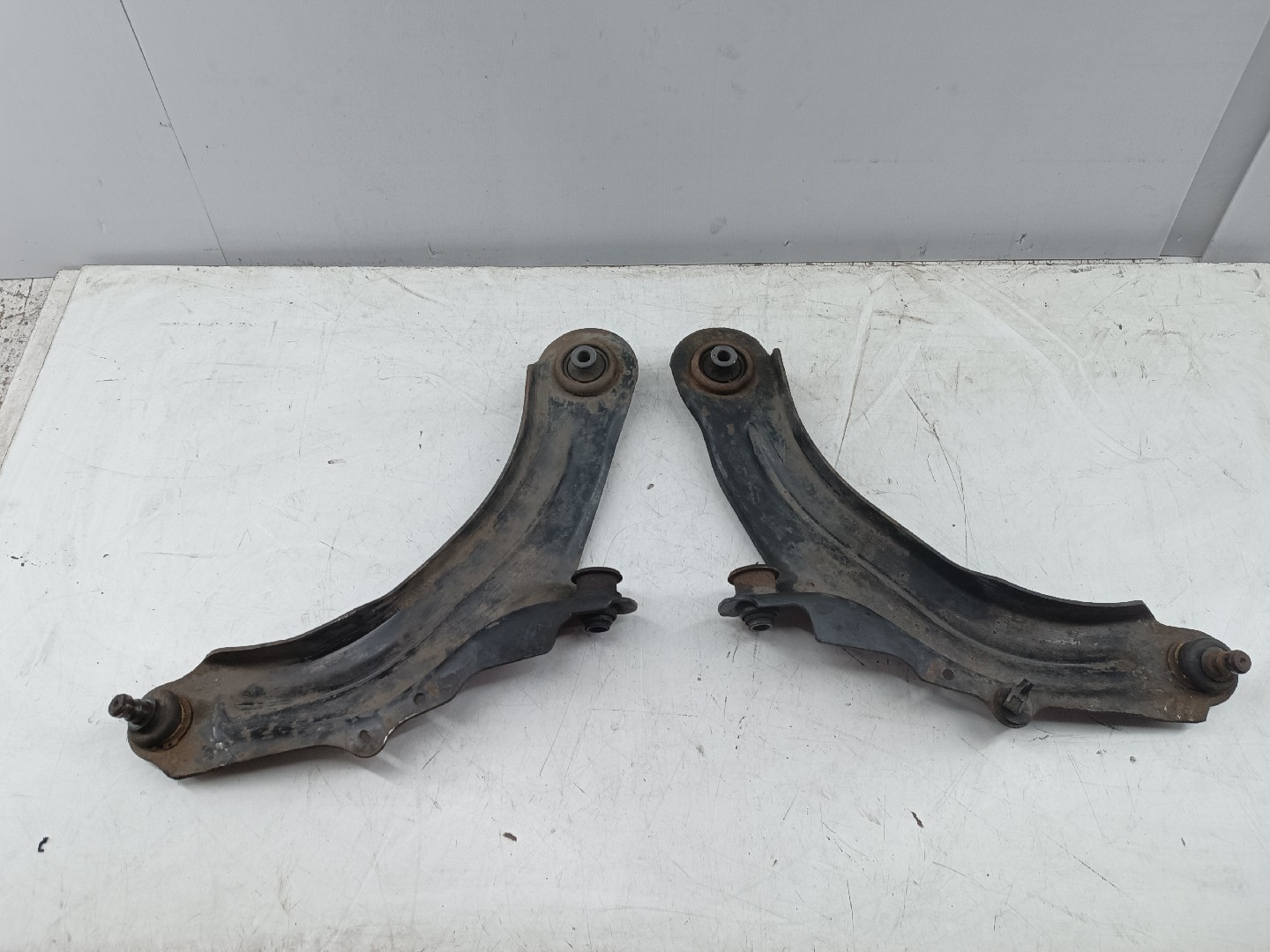 Braços de suspensão esquerdo e direito RENAULT GRAND SCÉNIC II (JM0/1_) | 04 - 09 Imagem-1