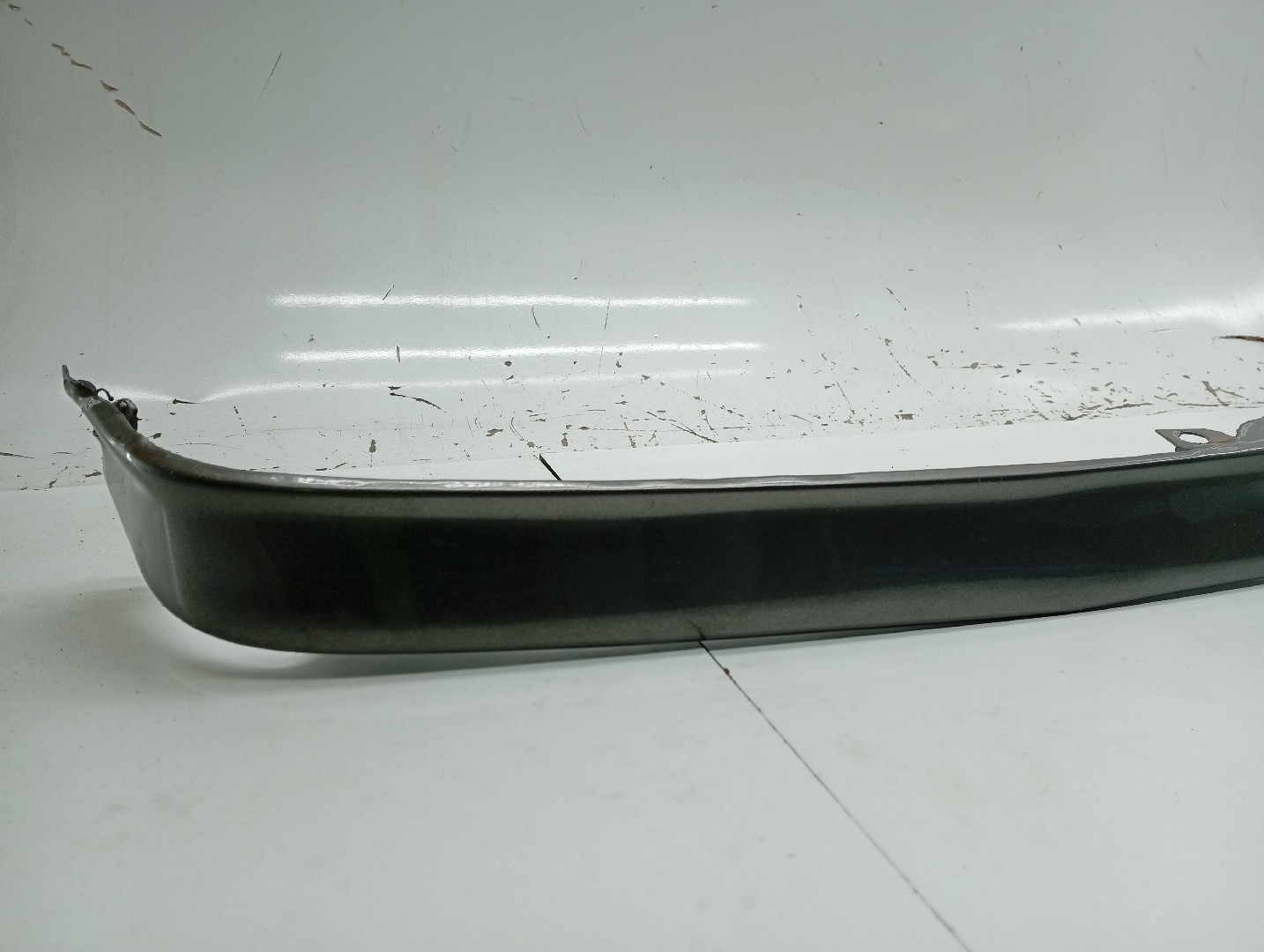 Friso de para-choques frente NISSAN BLUEBIRD (T72 , T12, U12) | 85 - 90 Imagem-1