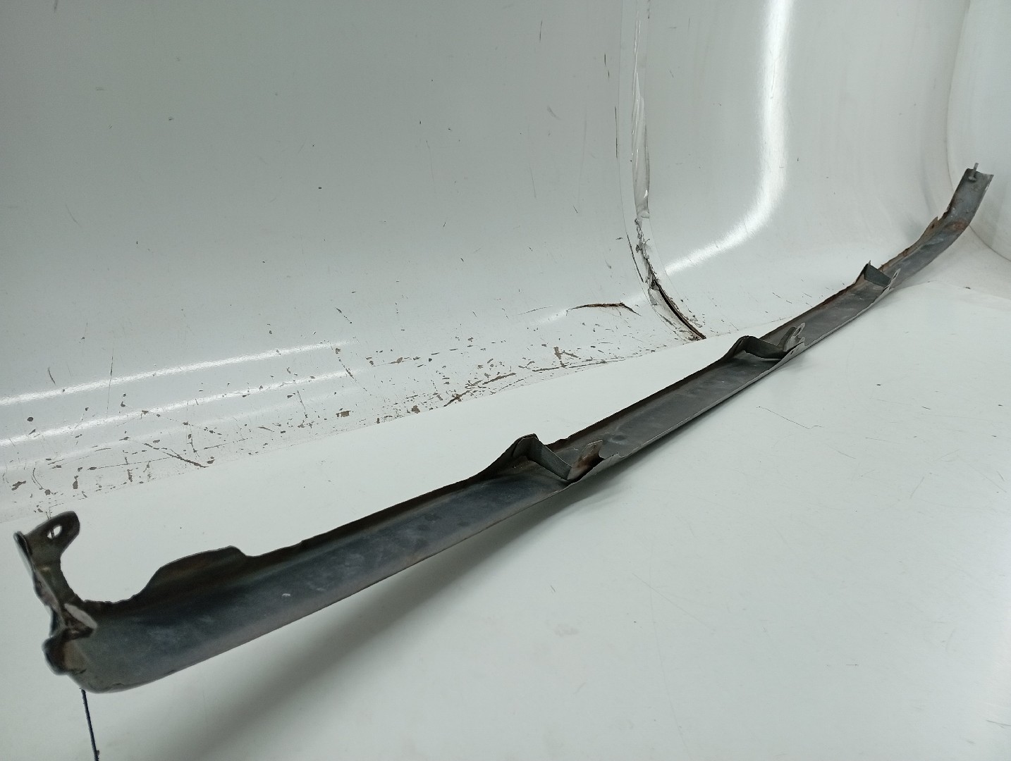 Friso de para-choques frente NISSAN BLUEBIRD (T72 , T12, U12) | 85 - 90 Imagem-4