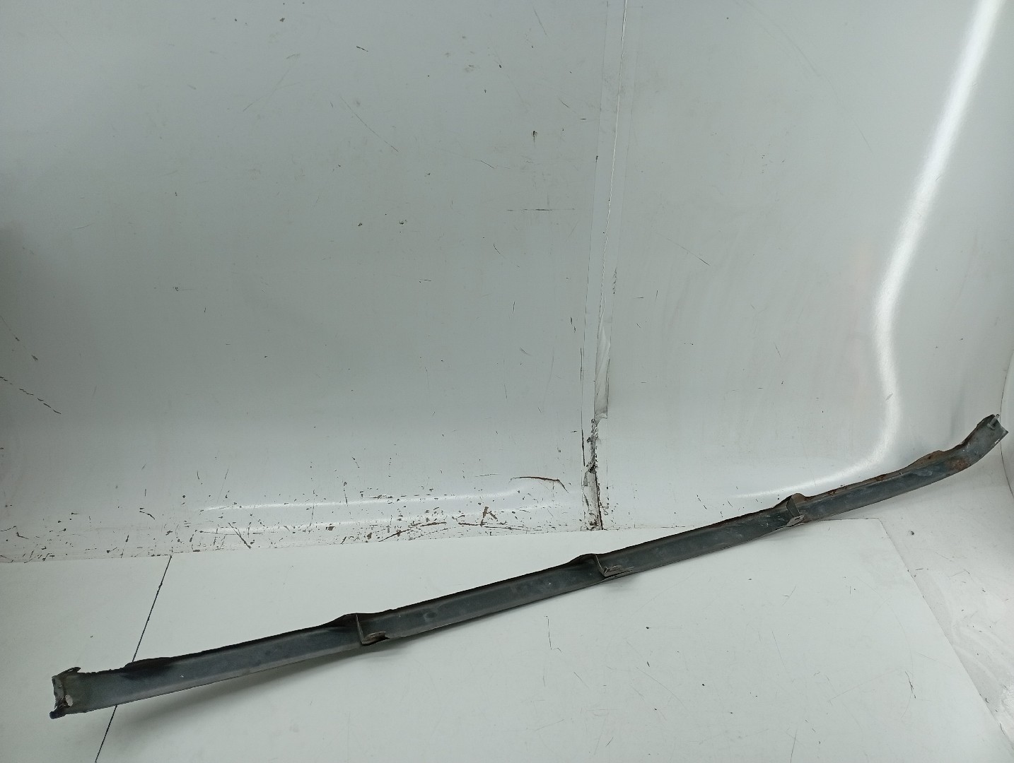 Friso de para-choques frente NISSAN BLUEBIRD (T72 , T12, U12) | 85 - 90 Imagem-3