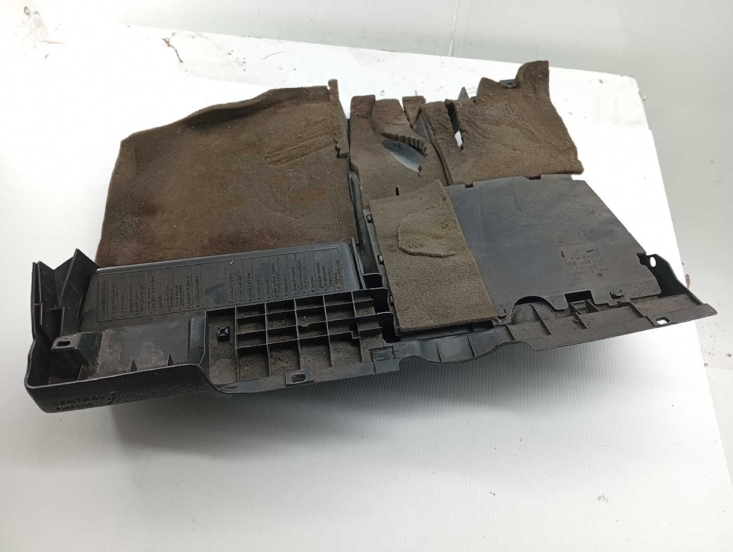 Acabamento de Tablier VOLKSWAGEN JETTA II (19E, 1G2, 165) | 83 - 92 Imagem-1