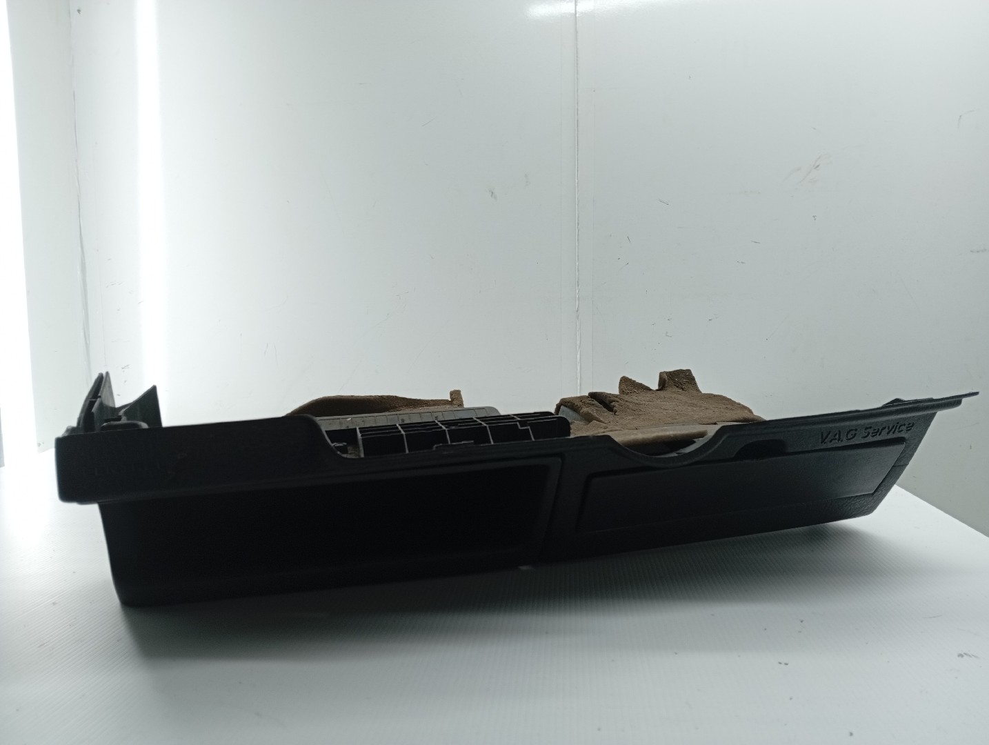 Acabamento de Tablier VOLKSWAGEN JETTA II (19E, 1G2, 165) | 83 - 92