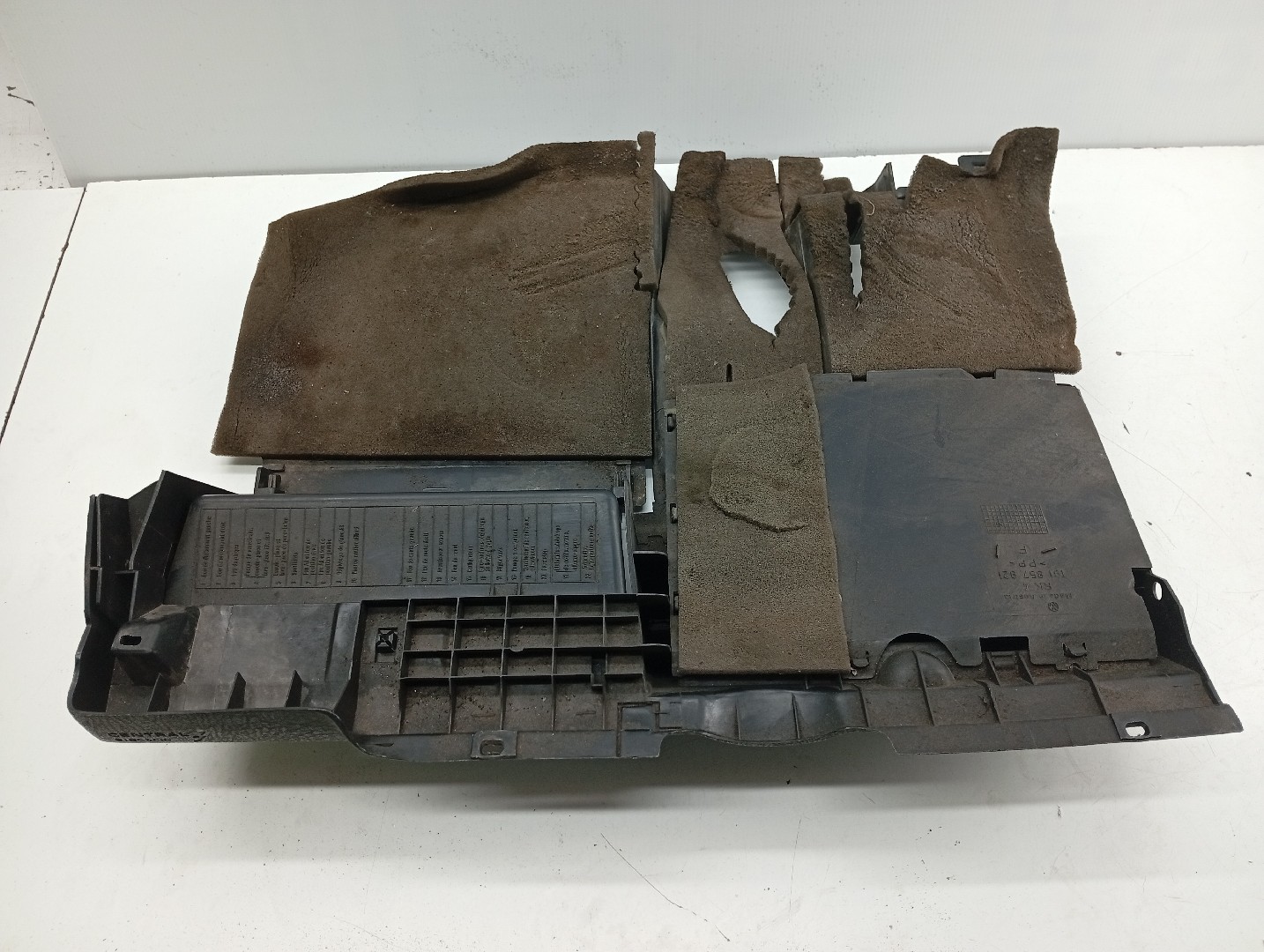 Acabamento de Tablier VOLKSWAGEN JETTA II (19E, 1G2, 165) | 83 - 92 Imagem-2