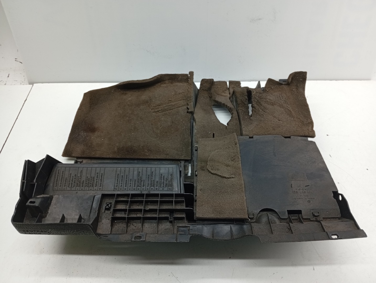 Acabamento de Tablier VOLKSWAGEN JETTA II (19E, 1G2, 165) | 83 - 92 Imagem-3