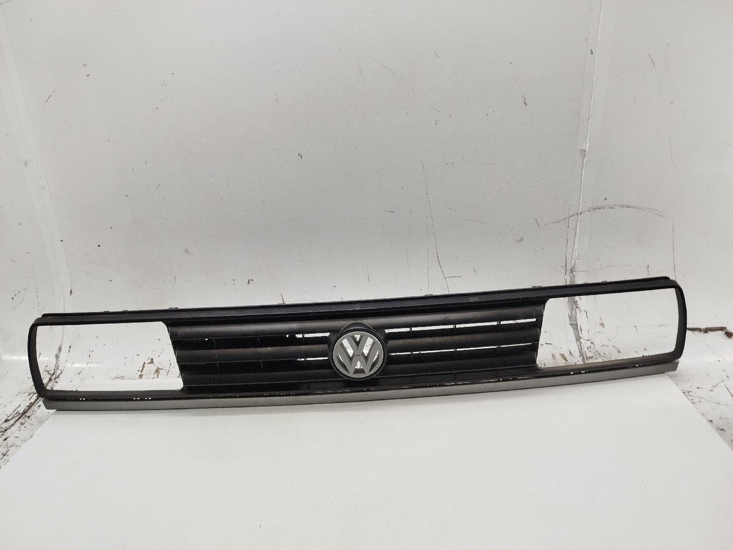 Grelha da Frente VOLKSWAGEN JETTA II (19E, 1G2, 165) | 83 - 92
