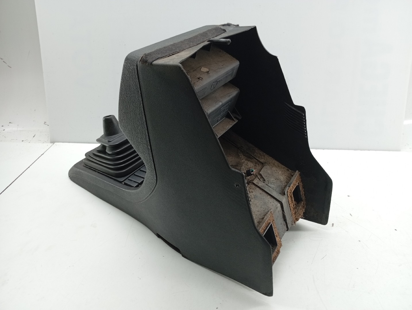 Consola central com fole de mudanças VOLKSWAGEN JETTA II (19E, 1G2, 165) | 83 - 92 Imagem-1