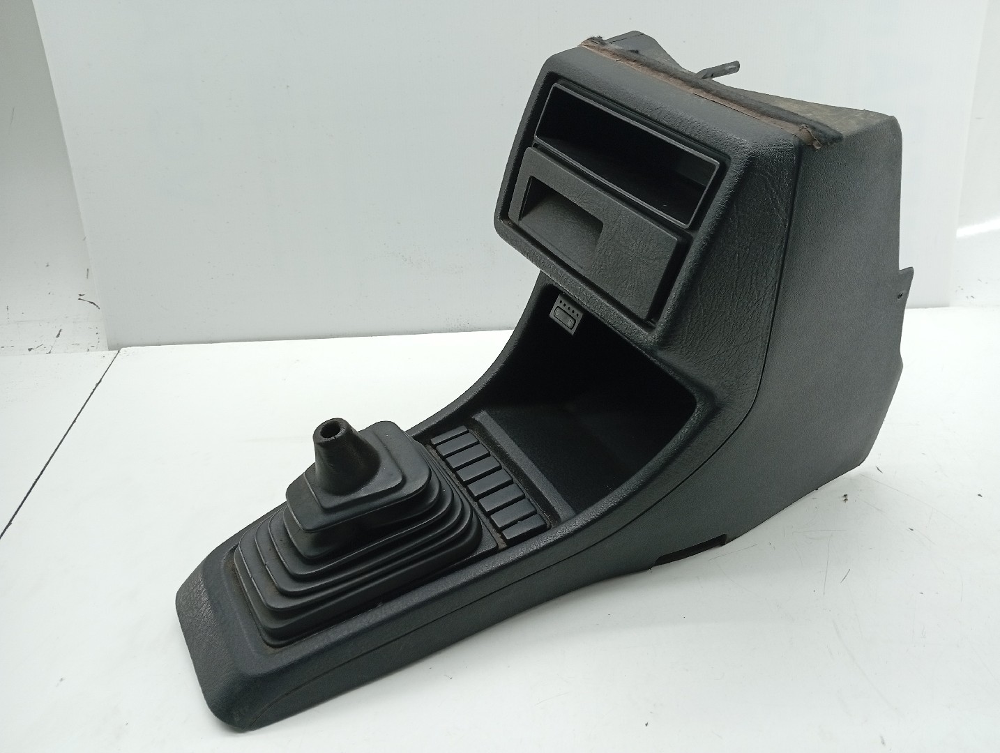 Consola central com fole de mudanças VOLKSWAGEN JETTA II (19E, 1G2, 165) | 83 - 92 Imagem-2