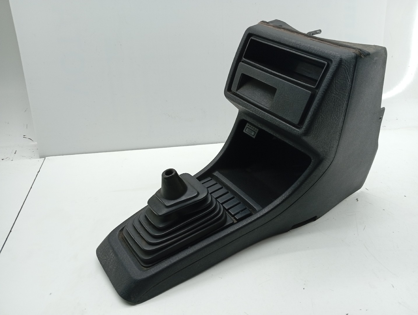 Consola central com fole de mudanças VOLKSWAGEN JETTA II (19E, 1G2, 165) | 83 - 92 Imagem-4