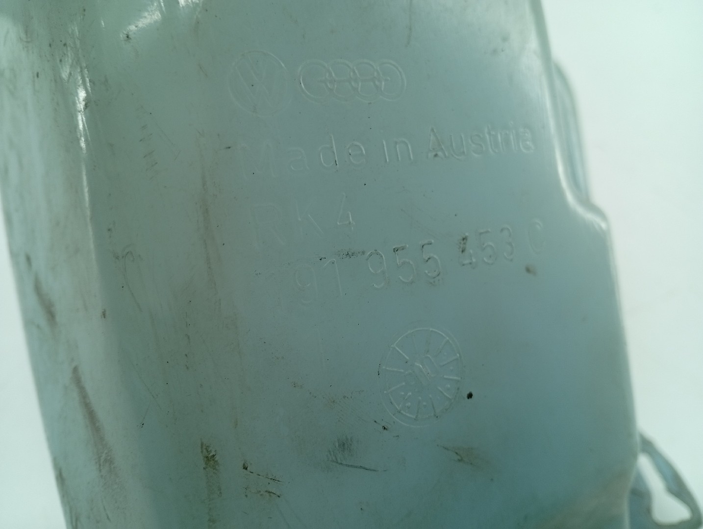 Reservatório de água do limpa para-brisas VOLKSWAGEN JETTA II (19E, 1G2, 165) | 83 - 92 Imagem-1